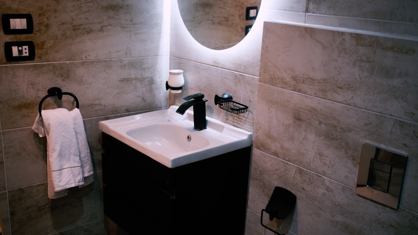 Black and gold face painting in corridor